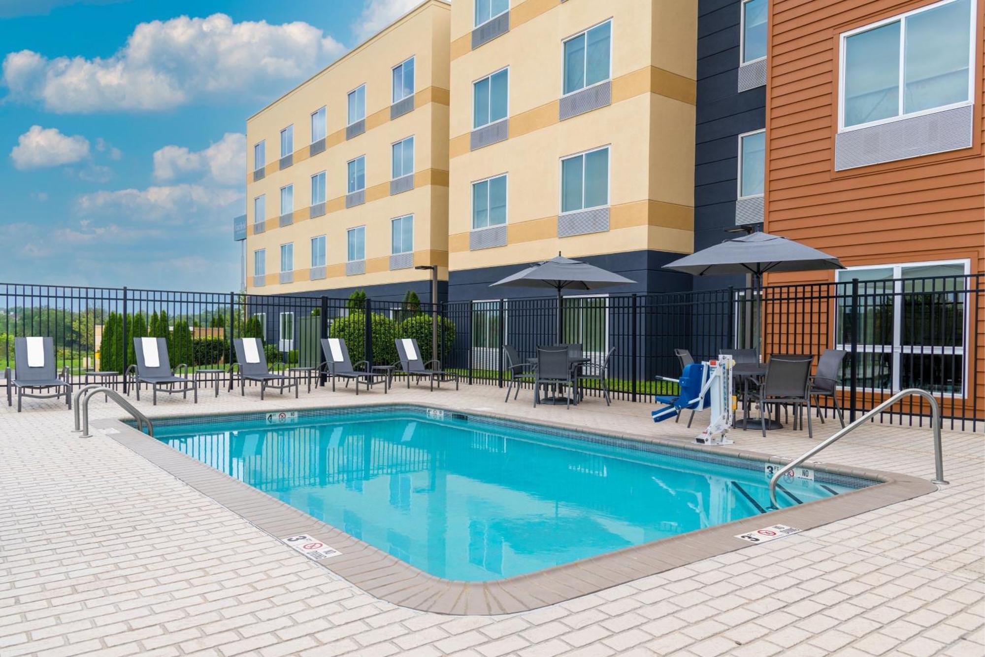 Fairfield Inn & Suites By Marriott Martinsburg Exterior photo