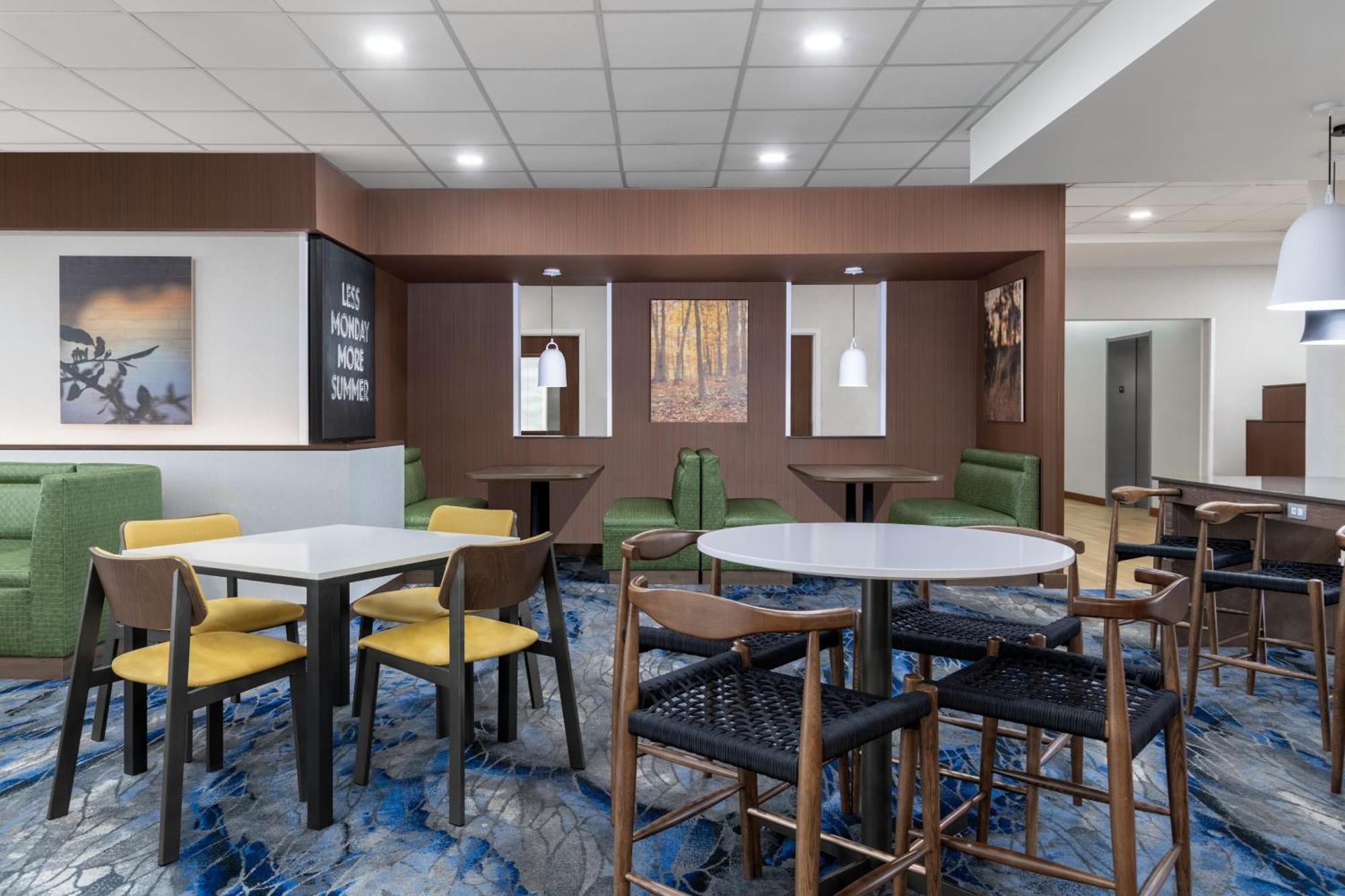 Fairfield Inn & Suites By Marriott Martinsburg Exterior photo